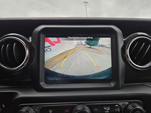 Used 2021 Jeep Wrangler Unlimited Sahara image 33