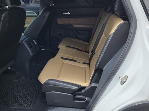 Used 2022 Volkswagen Atlas Cross Sport SE FWD image 22