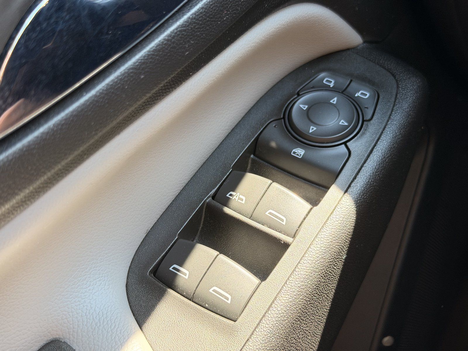 Used 2022 Chevrolet Equinox LS FWD image 18