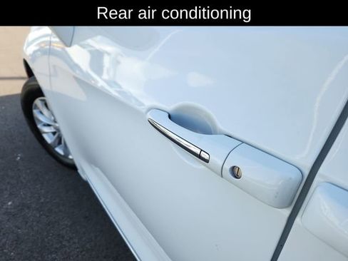 Used 2019 Chrysler Pacifica Touring-L image 18