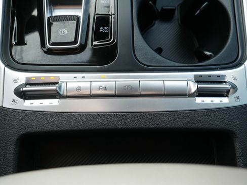 Certified 2025 Kia Carnival SX Prestige FWD image 31