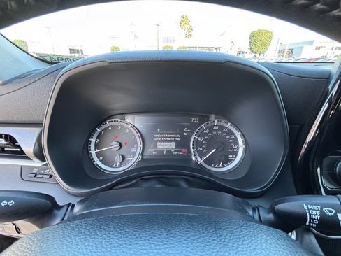 Used 2024 Toyota Highlander LE FWD image 26