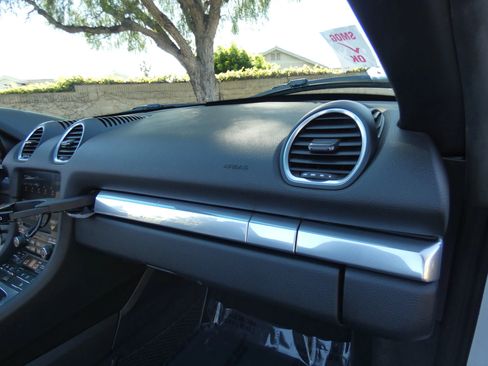 Used 2017 Porsche 718 Boxster S image 32