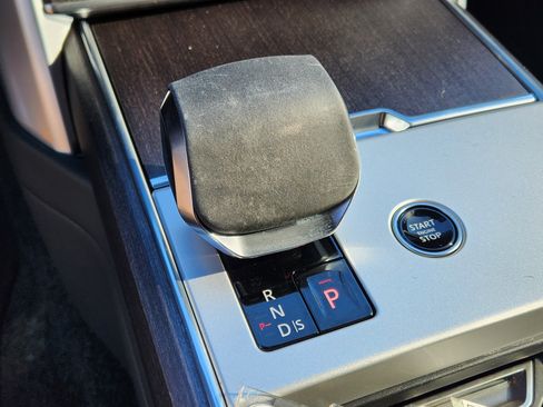 Certified 2025 Land Rover Range Rover SE image 21