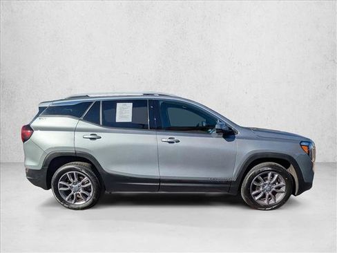 Used 2023 GMC Terrain SLT image 4