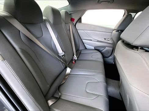 Used 2026 Hyundai Elantra SE FWD image 30
