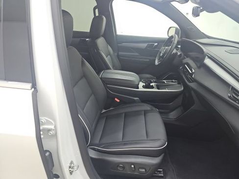 Used 2026 Buick Enclave Preferred FWD image 23