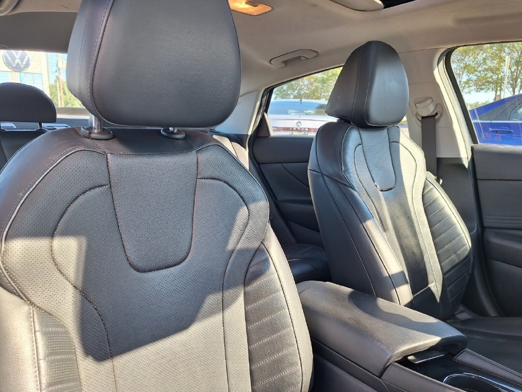 Used 2022 Hyundai Elantra Limited w/ Cargo Package FWD image 28