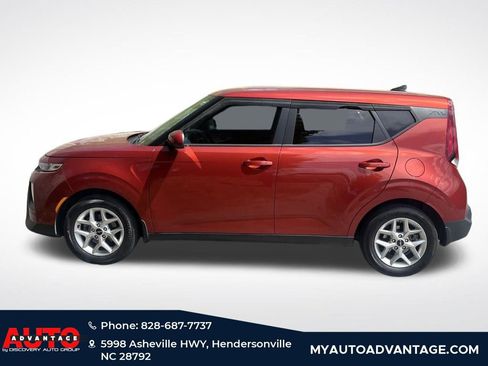 Used 2022 Kia Soul LX w/ Technology Package image 2