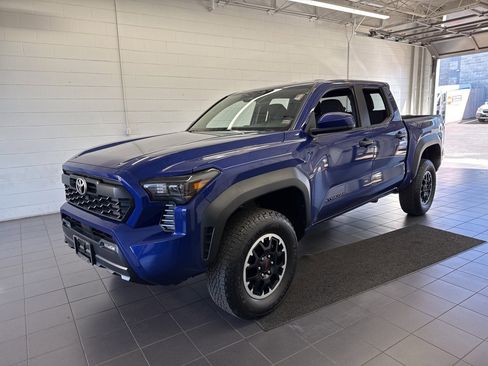 Certified 2024 Toyota Tacoma TRD Off-Road image 4
