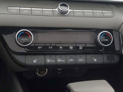 Used 2025 Hyundai Elantra SEL image 22