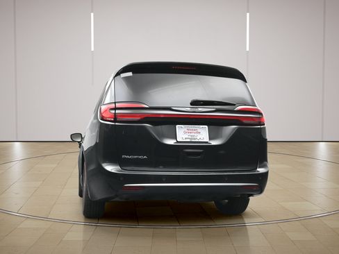 Used 2023 Chrysler Pacifica Touring-L FWD image 29