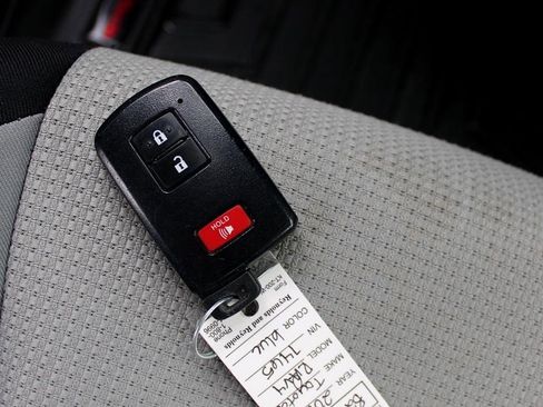 Used 2017 Toyota RAV4 LE Plus image 33