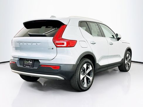 Used 2025 Volvo XC40 B5 Plus image 9