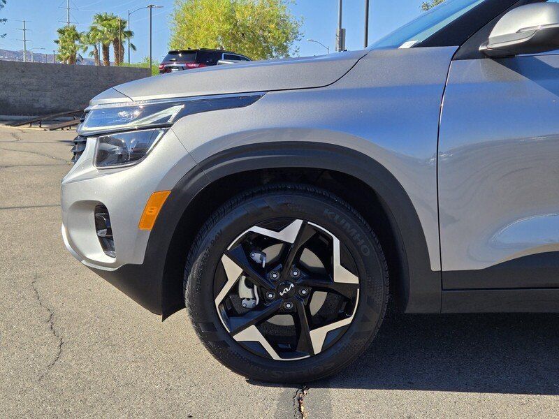 Certified 2025 Kia Seltos EX w/ EX Sunroof Package FWD image 10