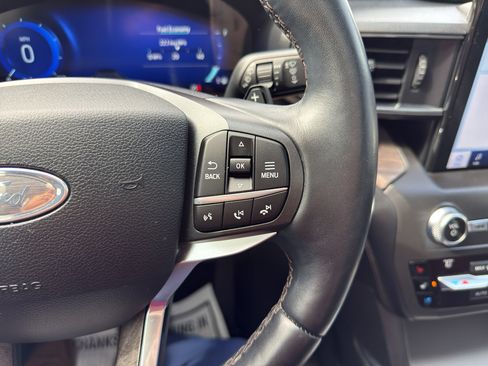 Used 2020 Ford Explorer Platinum w/ Premium Technology Package AWD/4WD image 25