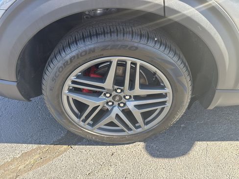 Certified 2025 Ford Explorer ST image 17