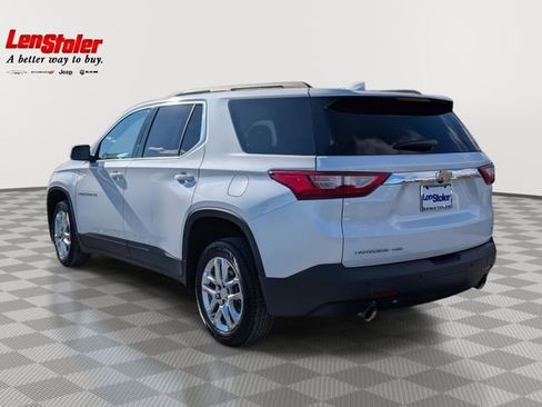 Used 2021 Chevrolet Traverse LT image 3