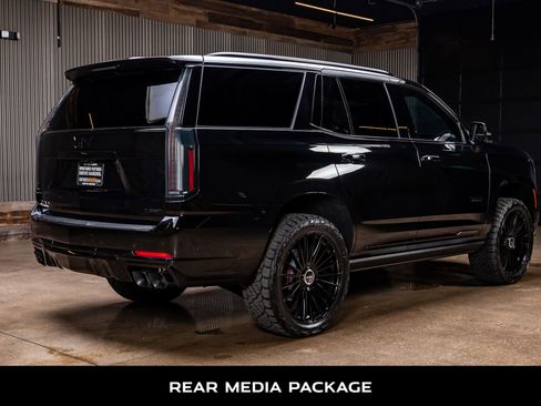 Used 2025 Cadillac Escalade V image 10