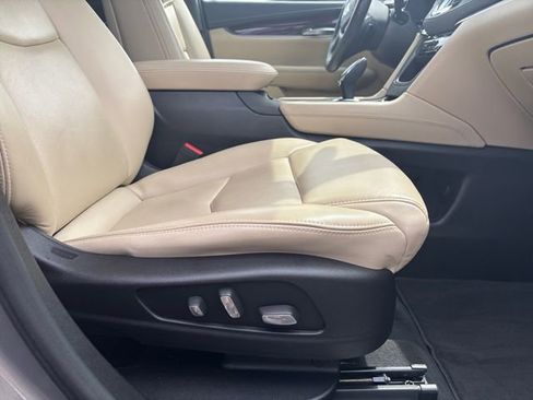 Used 2018 Cadillac XT5 Luxury image 16