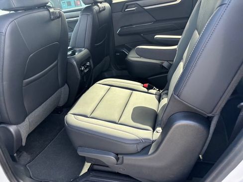Used 2024 GMC Acadia Elevation w/ Luxury Package FWD image 10