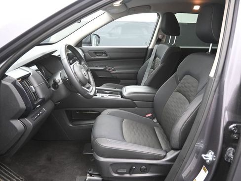 Used 2025 Nissan Pathfinder SV FWD image 18