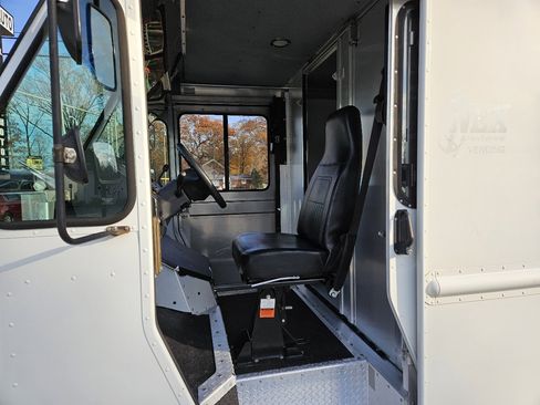 Used 2013 Ford E-350 and Econoline 350 Super Duty w/ Air Conditioning Prep Pkg image 10