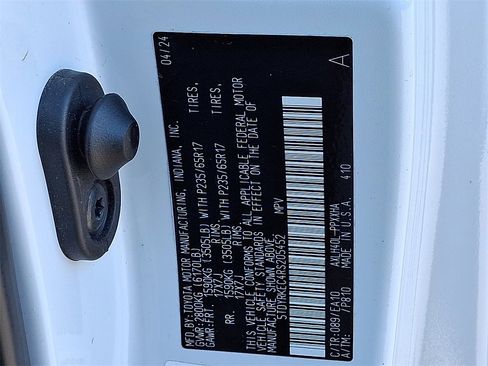 Certified 2024 Toyota Sienna XLE image 28