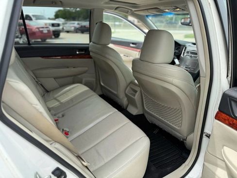 Used 2010 Subaru Outback 2.5i Limited image 24