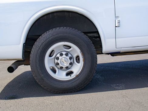 Used 2021 Chevrolet Express 2500 w/ Driver Convenience Package RWD image 7