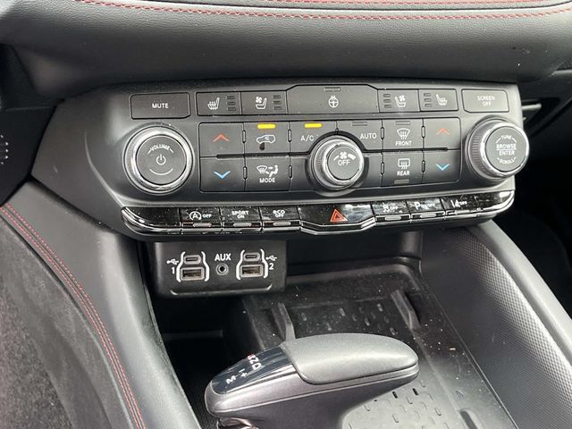 Used 2025 Dodge Durango GT AWD/4WD image 32