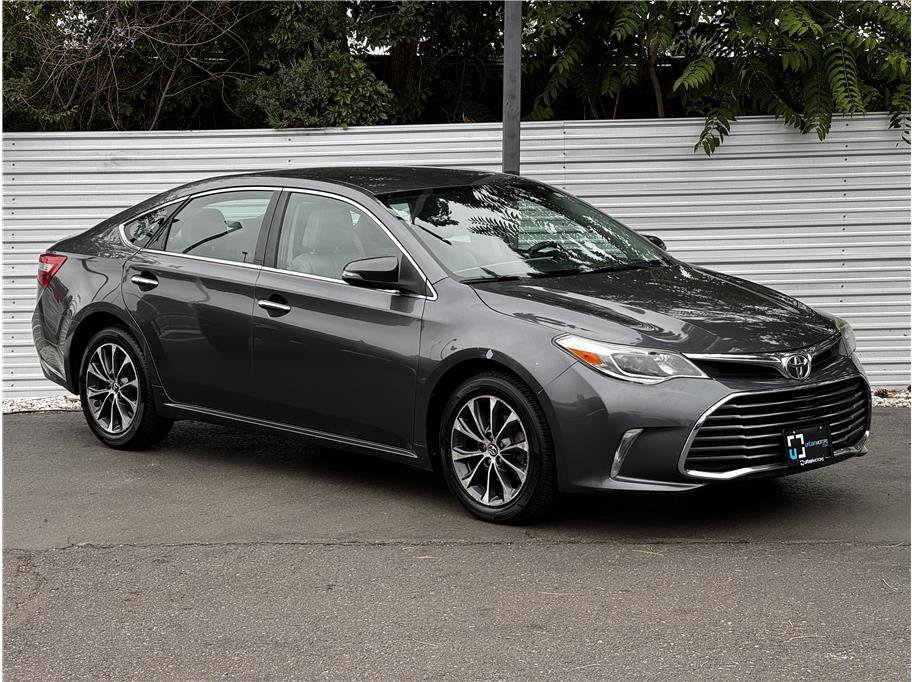 Used 2016 Toyota Avalon XLE FWD image 6