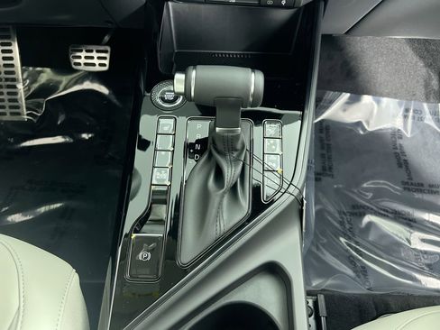 Certified 2025 Kia Niro EX Touring image 23