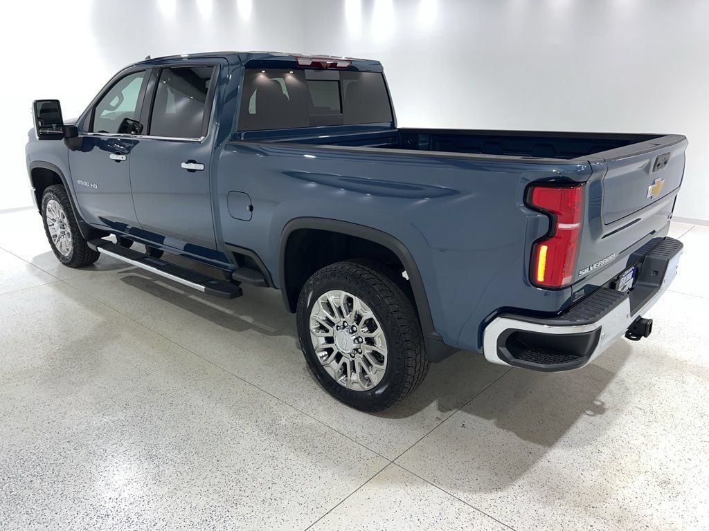 Used 2025 Chevrolet Silverado 2500 LTZ w/ LTZ Premium Package AWD/4WD image 3