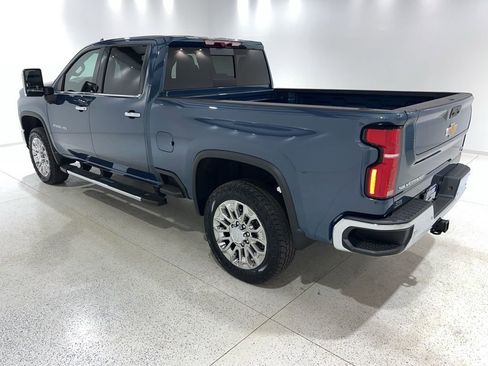 Used 2025 Chevrolet Silverado 2500 LTZ w/ LTZ Premium Package AWD/4WD image 3