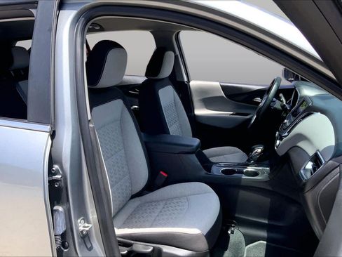 Used 2023 Chevrolet Equinox LT FWD image 9