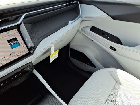 New 2026 Jeep Cherokee Overland image 17