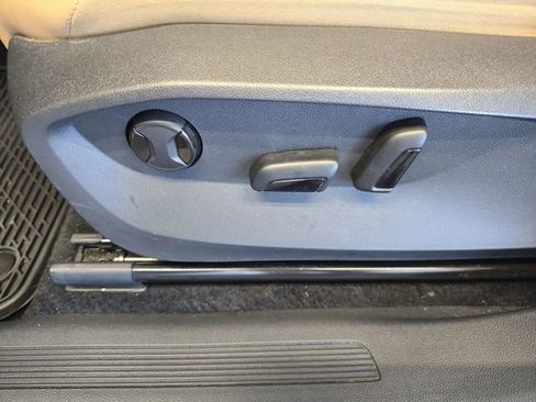 Used 2024 Volkswagen Tiguan SE w/ Panoramic Sunroof Package AWD/4WD image 29
