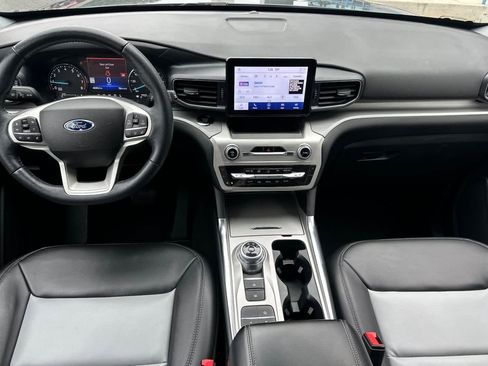 Certified 2022 Ford Explorer XLT w/ Equipment Group 202A image 3