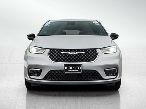 New 2026 Chrysler Pacifica Select image 2