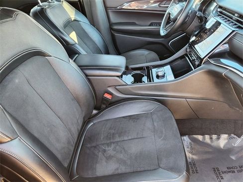 Used 2022 Jeep Grand Cherokee Altitude image 14