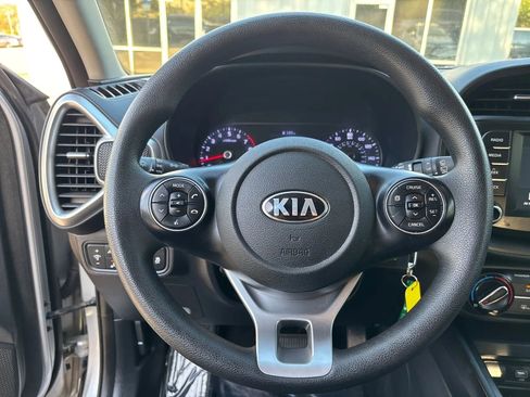 Used 2020 Kia Soul S FWD image 13