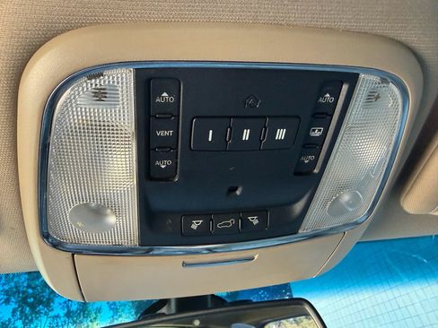 Used 2015 Jeep Grand Cherokee Overland AWD/4WD image 25