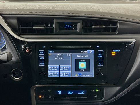 Used 2018 Toyota Corolla SE w/ SE Premium Package image 19