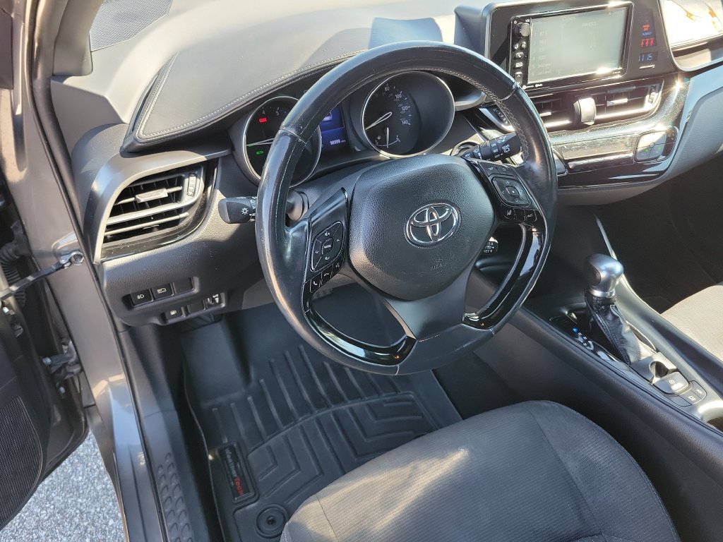 Used 2018 Toyota C-HR XLE FWD image 18