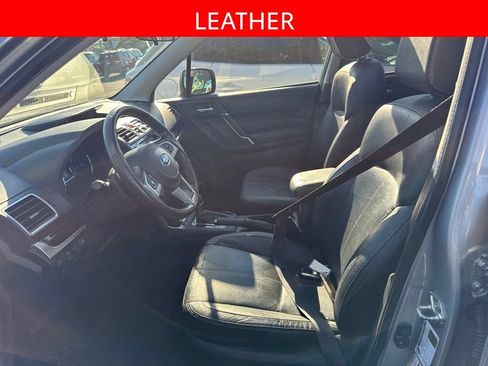 Used 2017 Subaru Forester 2.5i Touring AWD/4WD image 5