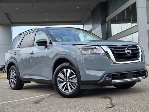 Used 2022 Nissan Pathfinder SL AWD/4WD image 2
