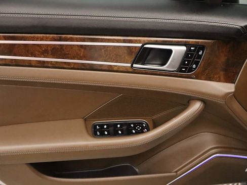 Used 2019 Porsche Panamera image 19