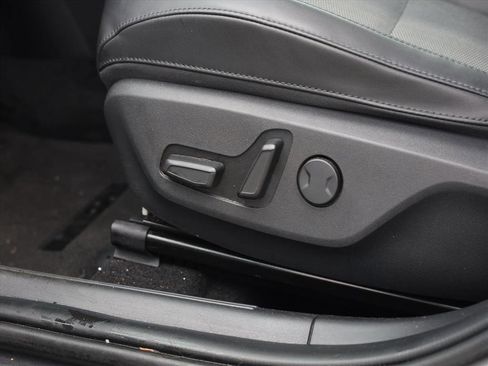 Used 2024 Kia Niro EX Touring image 7