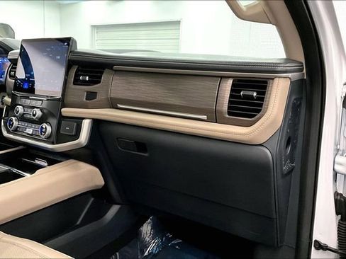 Used 2024 Ford Expedition Max Limited image 18